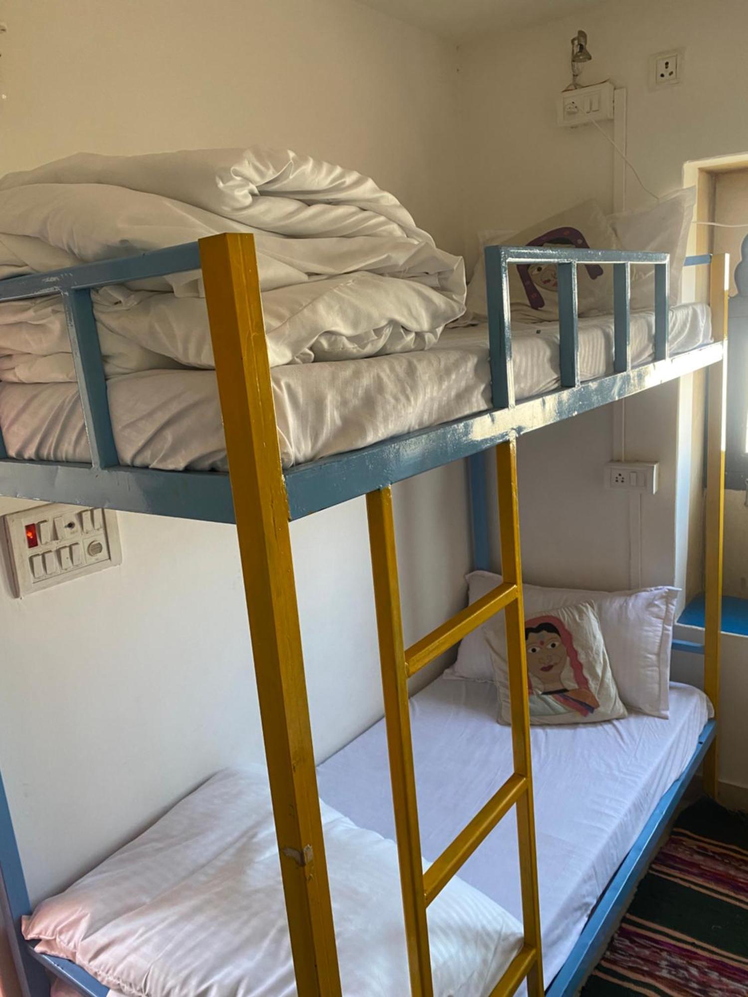 Blue Eye Hostel ジャイサルメール エクステリア 写真
