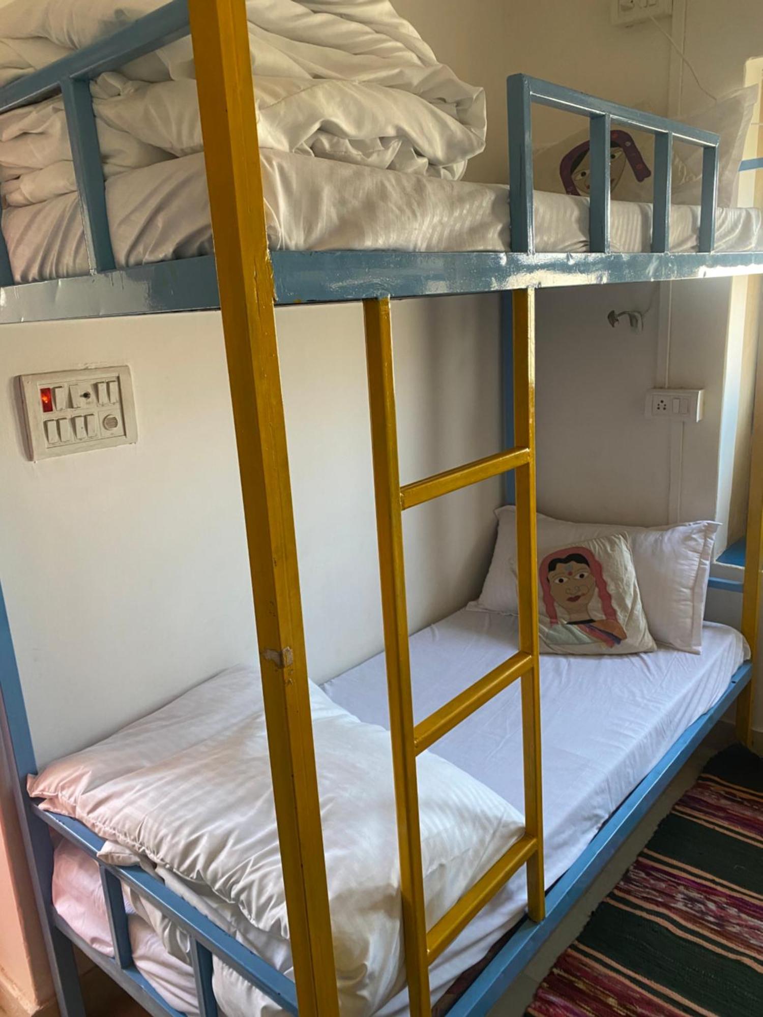 Blue Eye Hostel ジャイサルメール エクステリア 写真