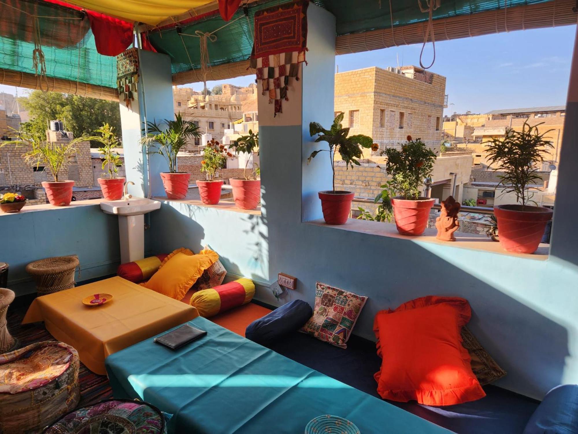 Blue Eye Hostel ジャイサルメール エクステリア 写真