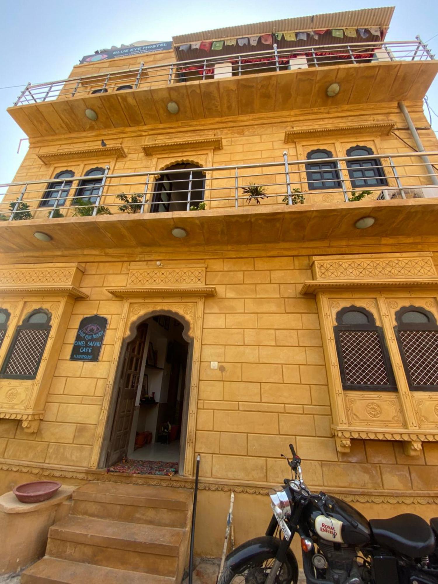 Blue Eye Hostel ジャイサルメール エクステリア 写真